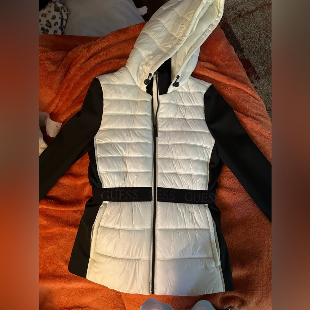 White and Black Guess jacket. Size s.